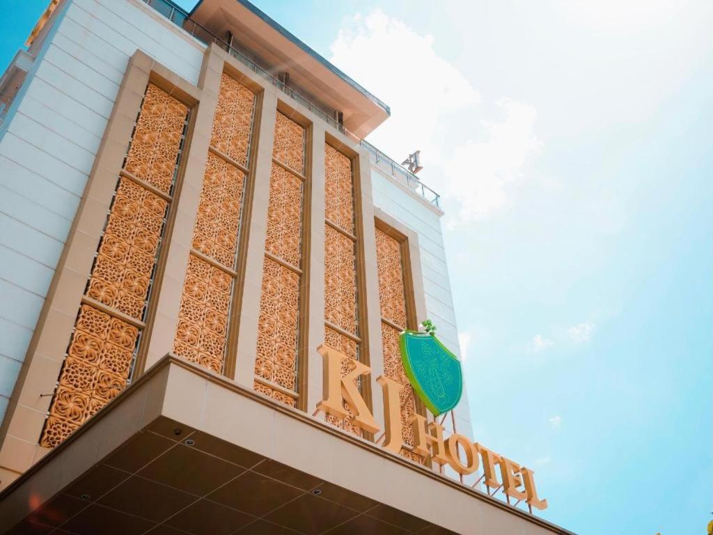 Kj Hotel Джокьякарта Экстерьер фото