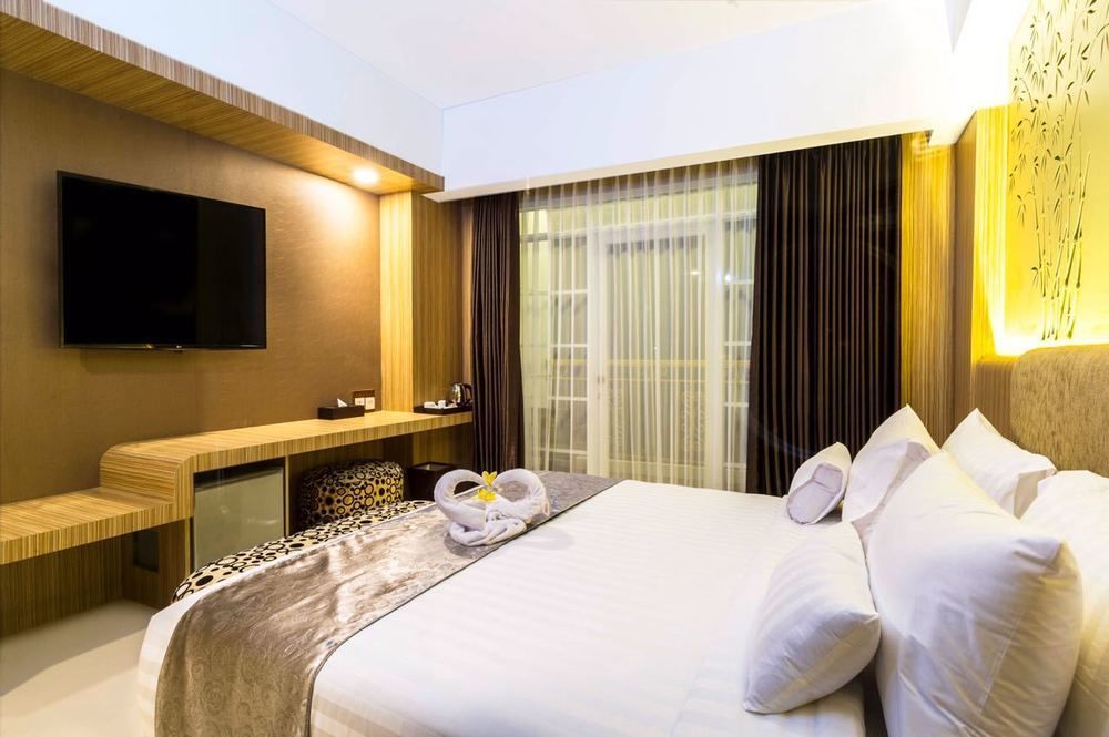 Kj Hotel Джокьякарта Экстерьер фото