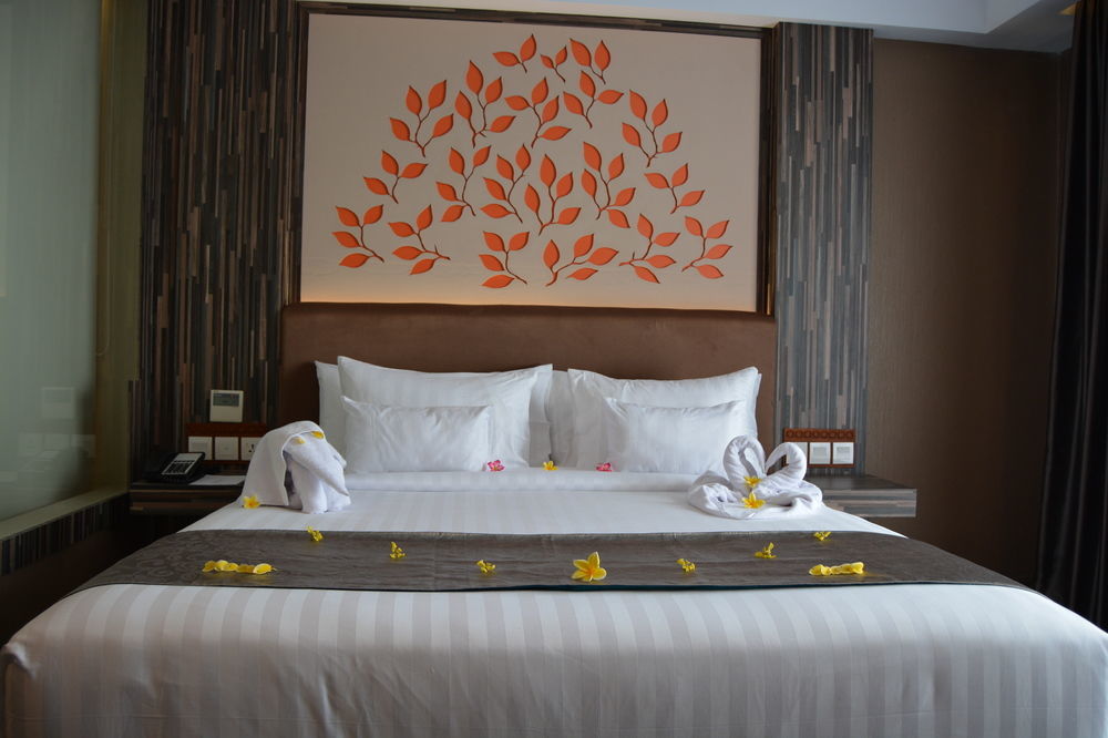 Kj Hotel Джокьякарта Экстерьер фото