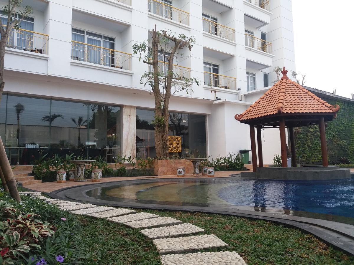 Kj Hotel Джокьякарта Экстерьер фото
