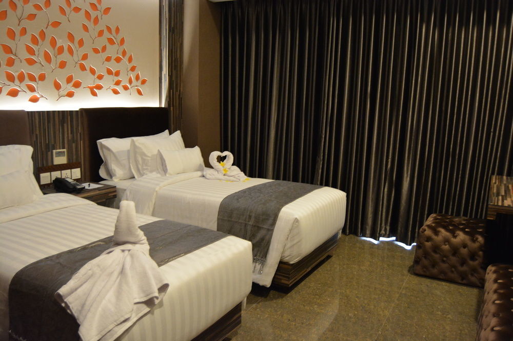 Kj Hotel Джокьякарта Экстерьер фото